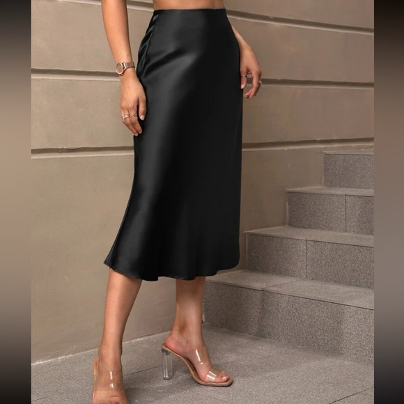 High Waist Satin Skirt ❤️ - Picture 4 of 5